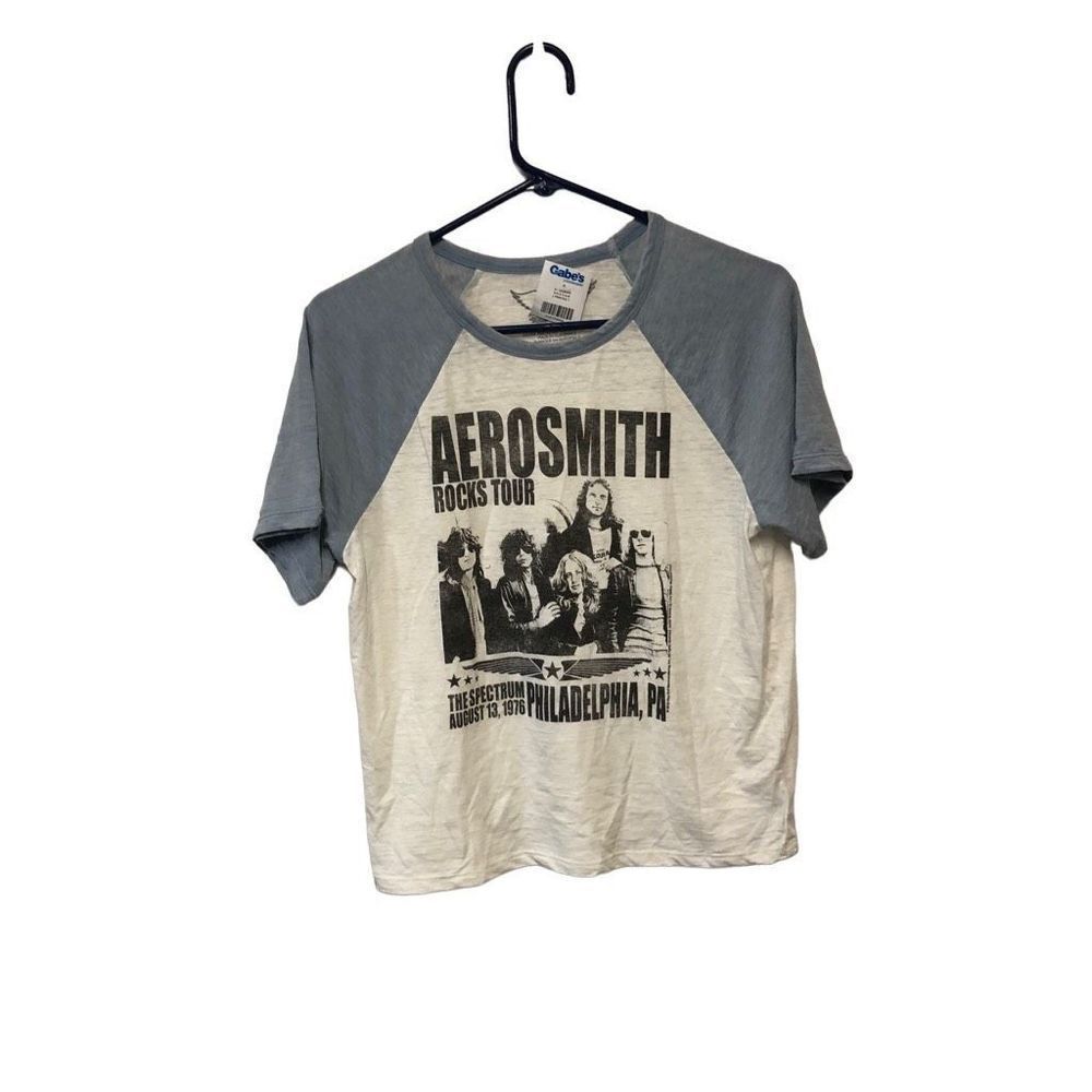 Areosmith Rocks Tour Size Large(L) NWT Philadelphia T-Shirt